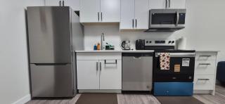 Private Modern 1BR Guesthouse- Greens, East Regina - 5