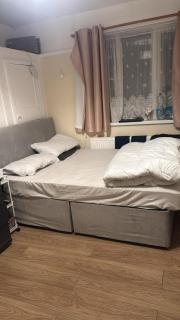 Spacious double room in a shared house - 4
