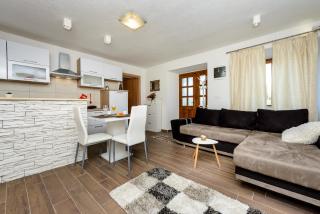 Apartment Mistral - Cosy Apartment with Sea view - Molunat - 2