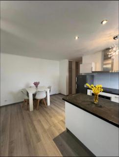 Apartment in a villa, Riverside, Parking - 7