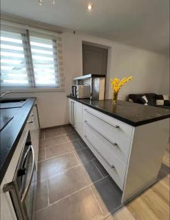 Apartment in a villa, Riverside, Parking - 5