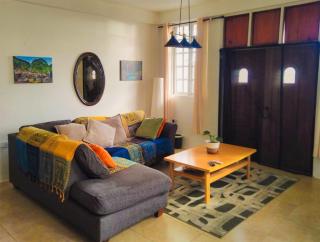 Hillside home with sea views close to Roseau - 7
