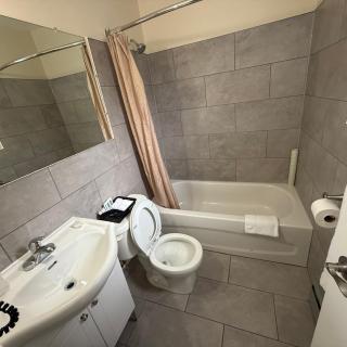 Trunk Road Motel - 7