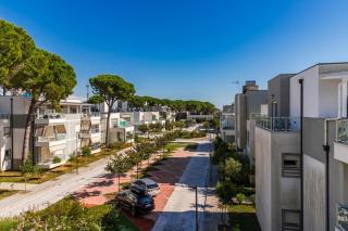 Spacious Apartment Near the Beach Gjiri i Lalzit by PikHost - 9