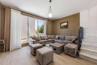 Sea Garden Retreat Modern Coastal Villa by PikHost - 5