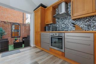 Angel Mews by Grandeur Property - Close to Poole Quay with Parking - 2