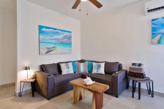 3 Bedroom Condo in the Hotel Zone - fits 6 - 0