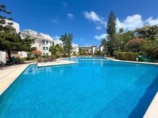 3 Bedroom Condo in the Hotel Zone - fits 6 - 8