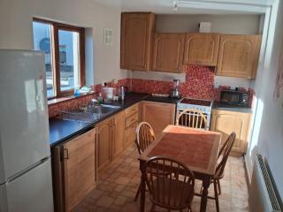 North Dublin 2-Bed House Sleeps 4 - 8