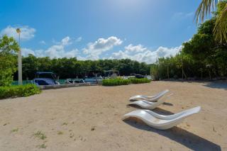3 Bedroom Condo in the Hotel Zone - fits 6 - 6