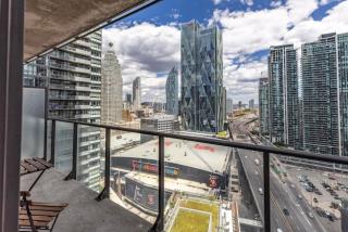 Cozy Downtown 2BR Suite near CN Tower with Balcony - 8