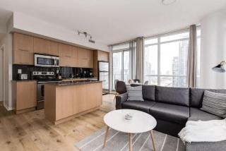 Cozy Downtown 2BR Suite near CN Tower with Balcony - 7