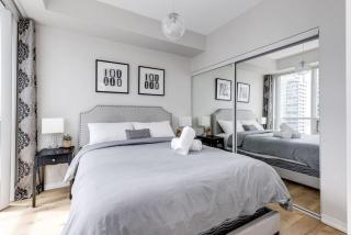 Cozy Downtown 2BR Suite near CN Tower with Balcony - 6