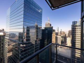 Pristine Modern 2BR Condo Private BBQ and Balcony - 4