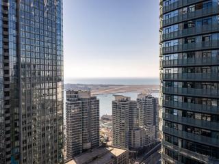 Pristine Modern 2BR Condo Private BBQ and Balcony - 2