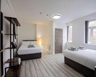 Spacious 5BR House Near Manchester City Centre - 8