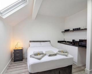 Spacious 5BR House Near Manchester City Centre - 7