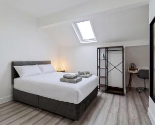 Spacious 5BR House Near Manchester City Centre - 6