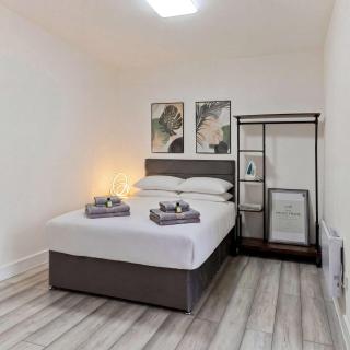 Spacious 5BR House Near Manchester City Centre - 5