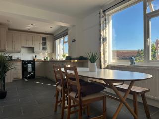Spacious family Bungalow with beautiful views - 7