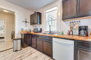 Walk to Downtown Shops & BBQ: Home w/ Fenced Yard! - 7