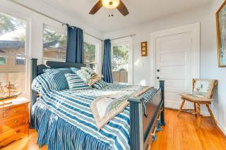 Walk to Downtown Shops & BBQ: Home w/ Fenced Yard! - 5