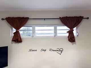 Centrally-Located Tropical Garden Studio - 9