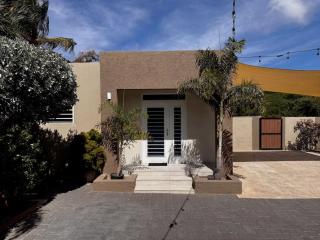 Centrally-Located Tropical Garden Studio - 0