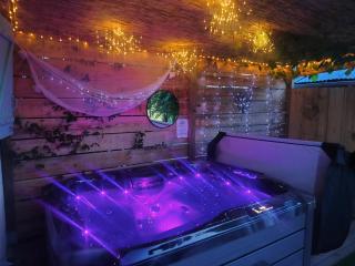Gîte à la ferme avec Spa, Le Poutou - 3