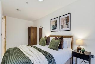 Luxury 2 Bed Flat in JQ Birmingham - Free Parking! - 1