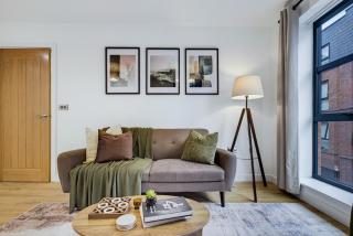 Luxury 2 Bed Flat in JQ Birmingham - Free Parking! - 6