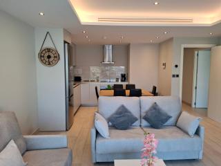 Luxury Resort Stay in Marina Club, Ocean Village, Gibraltar with Seafront Rock Views & Pools - 5