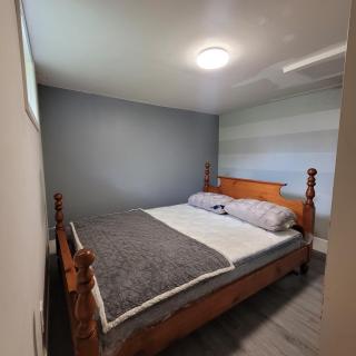 Spacious basement apartment near White Water Walk and many attractions - 1