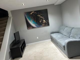 Sarah's basement apartment - 6