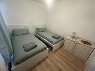Joni Bungalow-2-Bedroom HOME - 3