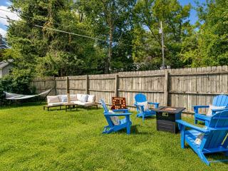 Group Retreat Near UNL and DT with Backyard and Firepit - 9