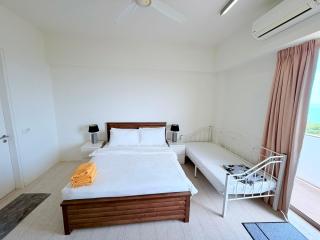 By The Sea@ Cozy Beachfront Home (Batu Ferringhi). - 4