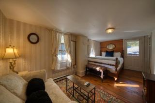 Downtown Four Poster Piedmont - 0