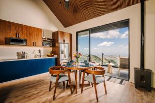 Lakay Monteverde with Heated Pool, Golf Cart, Breakfast - 3