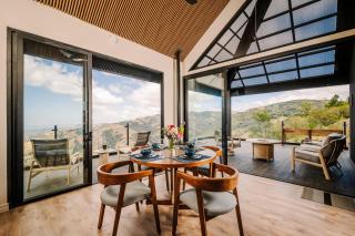Lakay Monteverde with Heated Pool, Golf Cart, Breakfast - 2