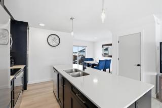 Modern new townhouse - 4 bedroom retreat - 7