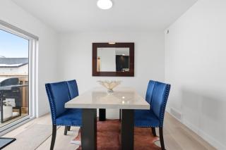 Modern new townhouse - 4 bedroom retreat - 5