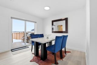 Modern new townhouse - 4 bedroom retreat - 6