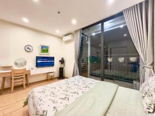 Lake View Retreat Studio with Relaxing Balcony at Green Bay Residence - 9