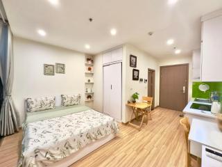 Lake View Retreat Studio with Relaxing Balcony at Green Bay Residence - 6