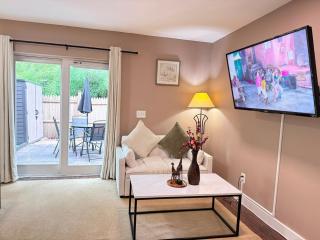 Private suite Near Dulles-Full Kitchen & Patio - 7