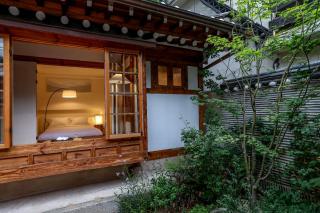 Private hanok in Bukchon, Seoul, 7 people, 3 bedrooms, 2 bathrooms, 6 min walk from Anguk Station Exit 2 - 2