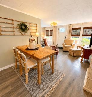 Charming Lake Cottage-Big Barbee Lake Access - 4