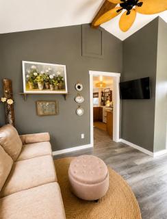 Charming Lake Cottage-Big Barbee Lake Access - 2