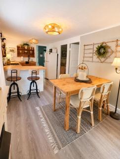 Charming Lake Cottage-Big Barbee Lake Access - 5
